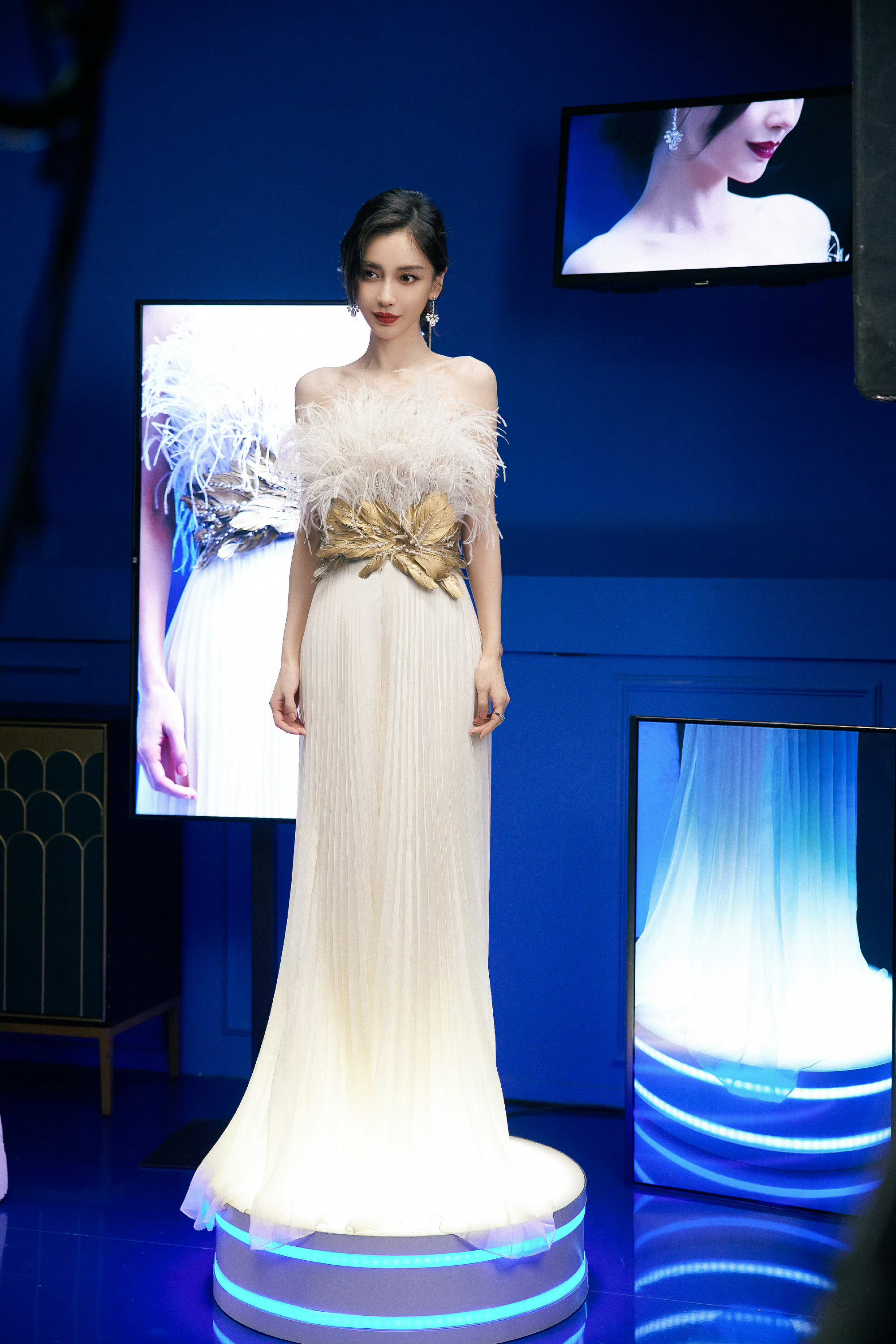 angelababy[超话] [送花花]angelababy“你是晚夏遗留在深海