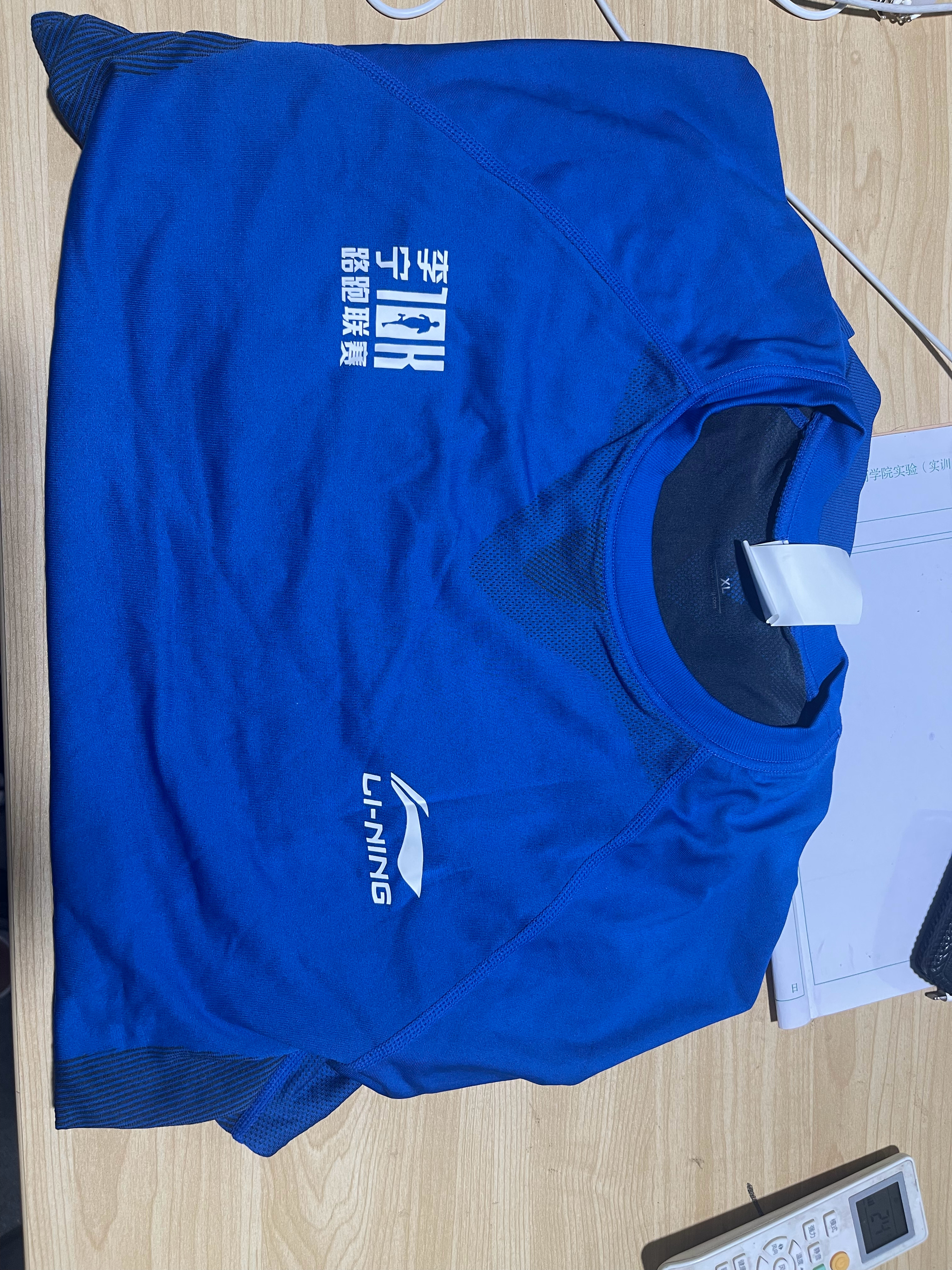 斯巴鲁的车子没搞成，小姐姐送了我一件短袖感谢小姐姐的一份心意  ​​​