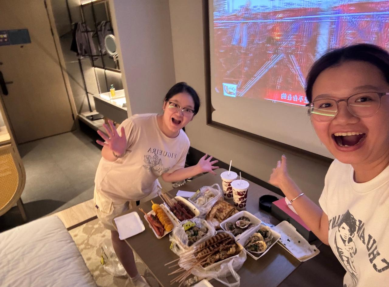 11月的第一天 和楠楠自驾台州 一路上都在聊天 两个半小时很快就过去了 下午到黄