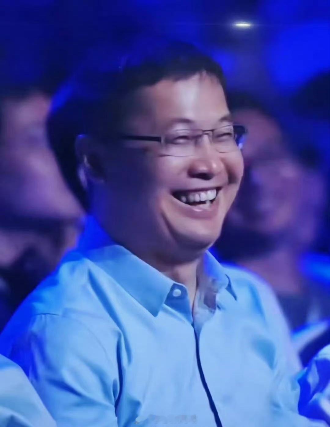 周一早，最后一周了，坚持完就放假过年了[开学季] 
