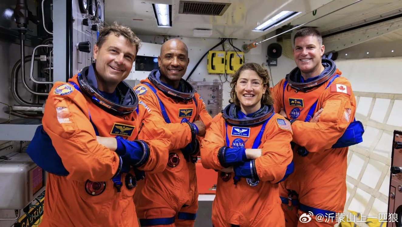 时隔50余年，美国重启载人绕月飞行，4名宇航员展开为期10天的任务。(来源: 网