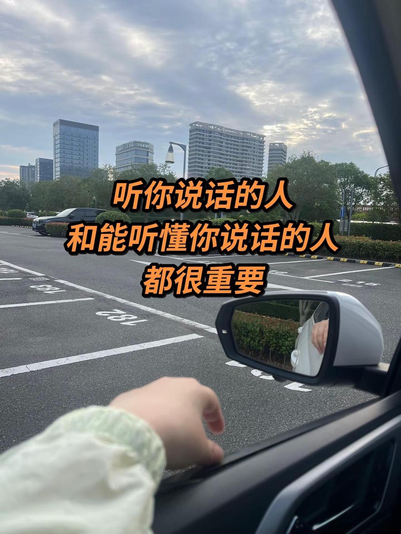 真正值得坚持的前提，是双方都愿意成长。只有一个人在修，另一个人一直逃。那不叫爱情