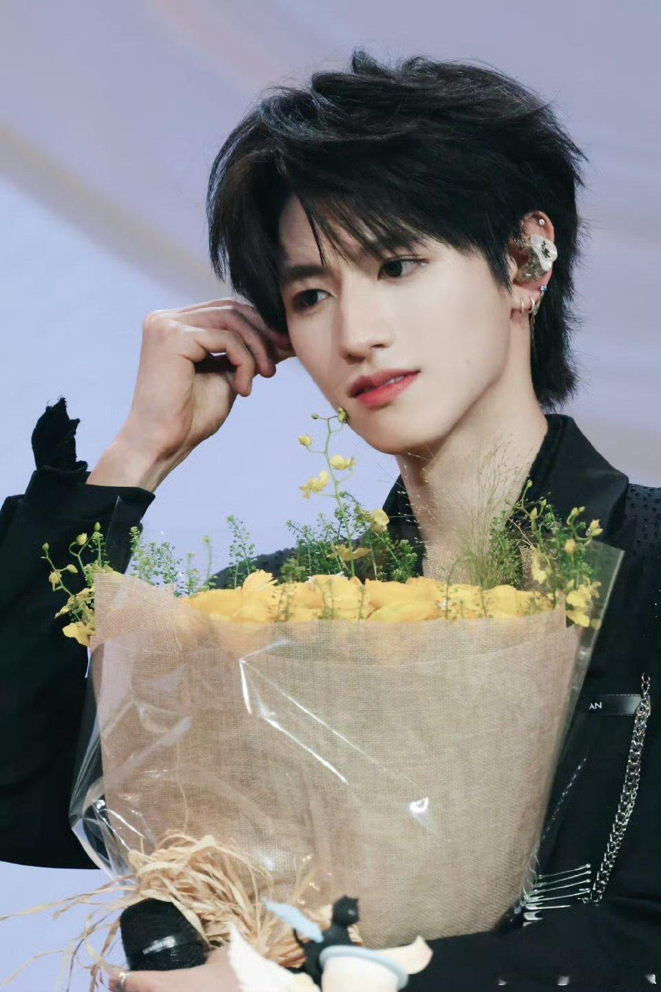 从练习室的深夜汗水到万人舞台的闪耀，每一步都算数 朱志鑫成长分享会 解锁他的目标