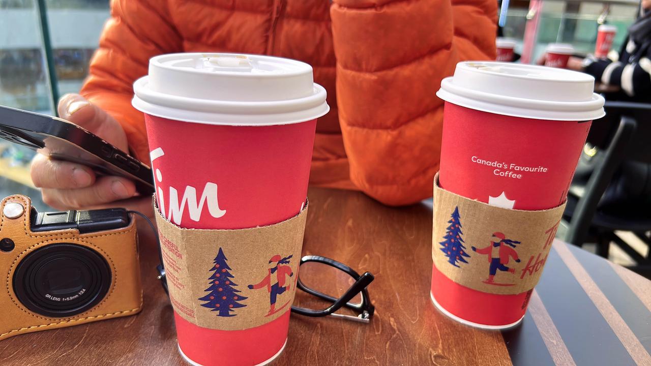 好久没来西贸喝咖啡了，顺便试了羽绒服，看看效果如何？