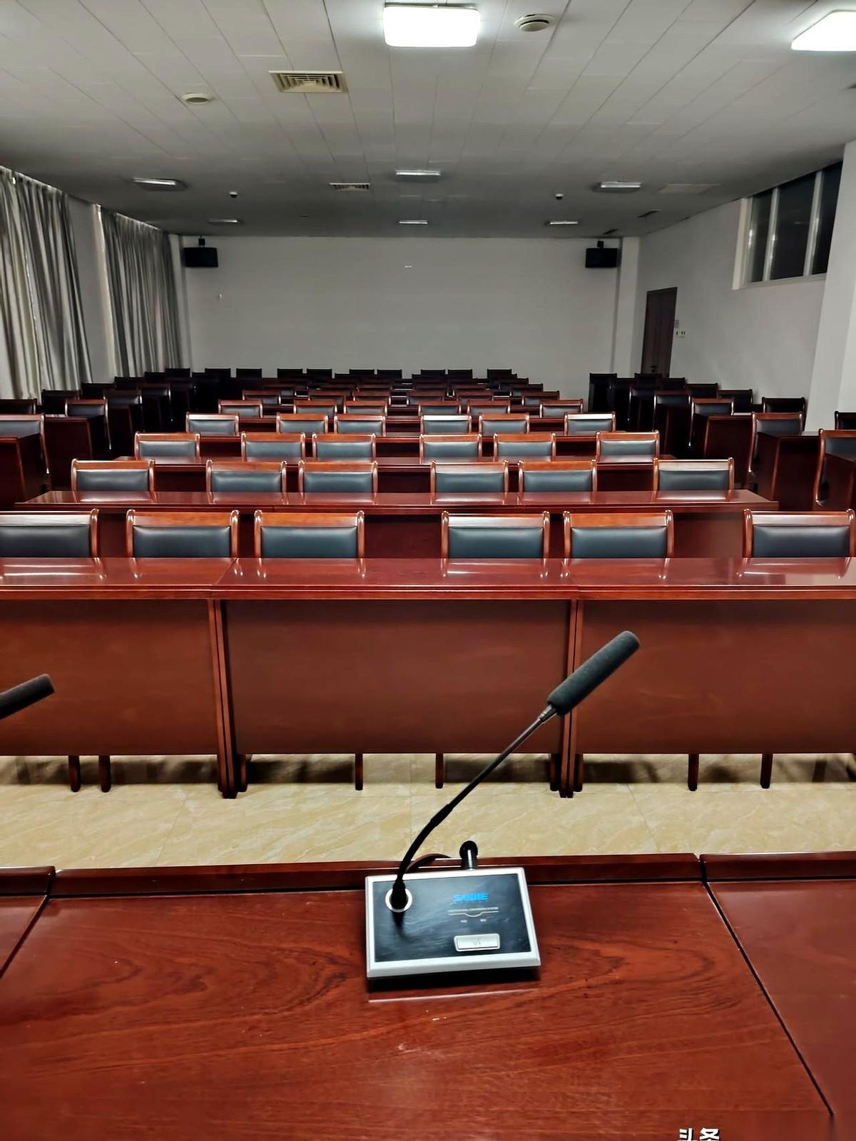 单位新来了俩小孩，一个24，一个26。
好家伙，那叫一个“人间清醒”。
不多说一