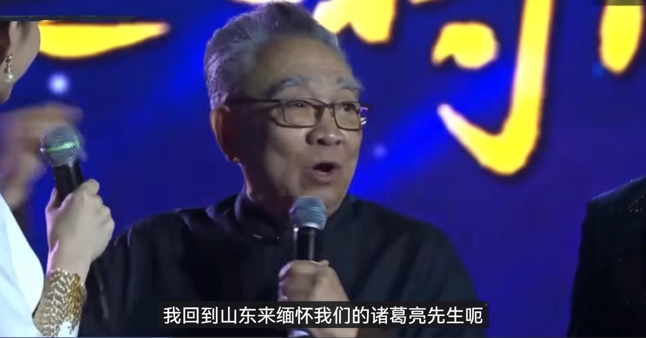 山东除了这次足球赛搞个夏雨荷，2023年还搞过一个好玩的事：
让老《三国》里扮演