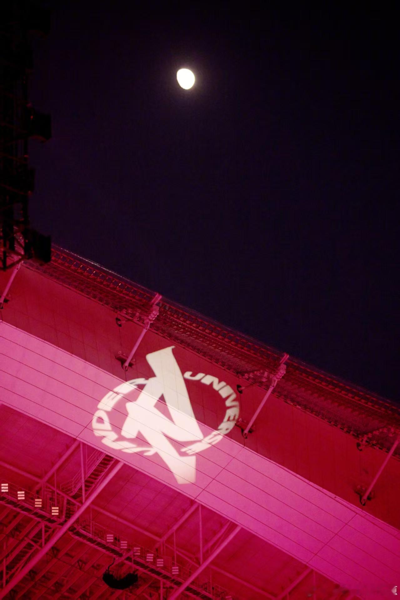 王源晒照祝大家中秋节快乐王源提前祝中秋节快乐王源提前祝中秋节快乐，好，[太开心]
