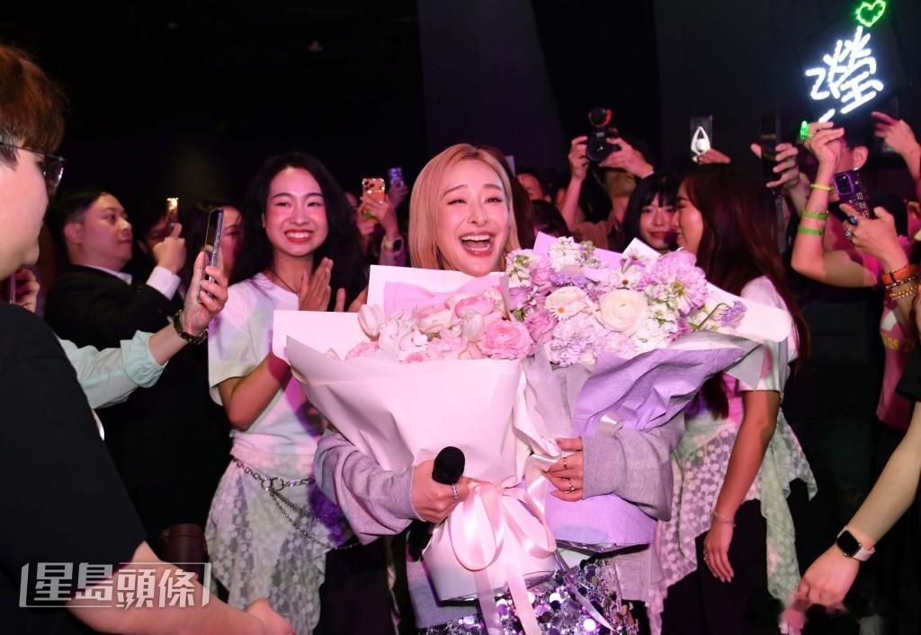 陳瀅同蔡潔限定現場演出《Pillow Talk》，昨晚（26日）於澳門銀河G B
