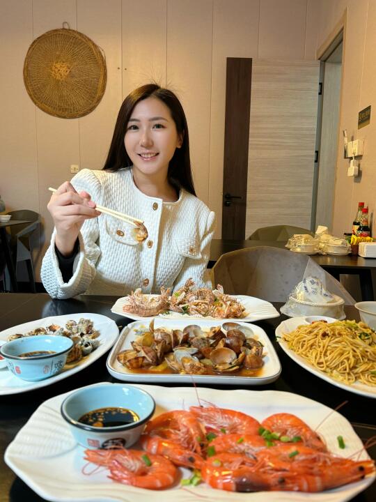 平潭来了！海鲜小白楼吃啦‼️🐚 带妈妈来平潭玩啦 怎么可以不吃海鲜呢...