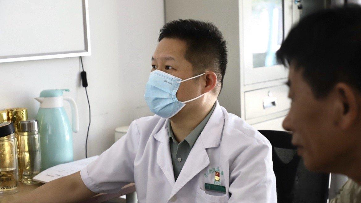 坚守基层33年台州的他获评中国好医生 三十三载医者坚守！王晨曦荣获“中国好医生”
