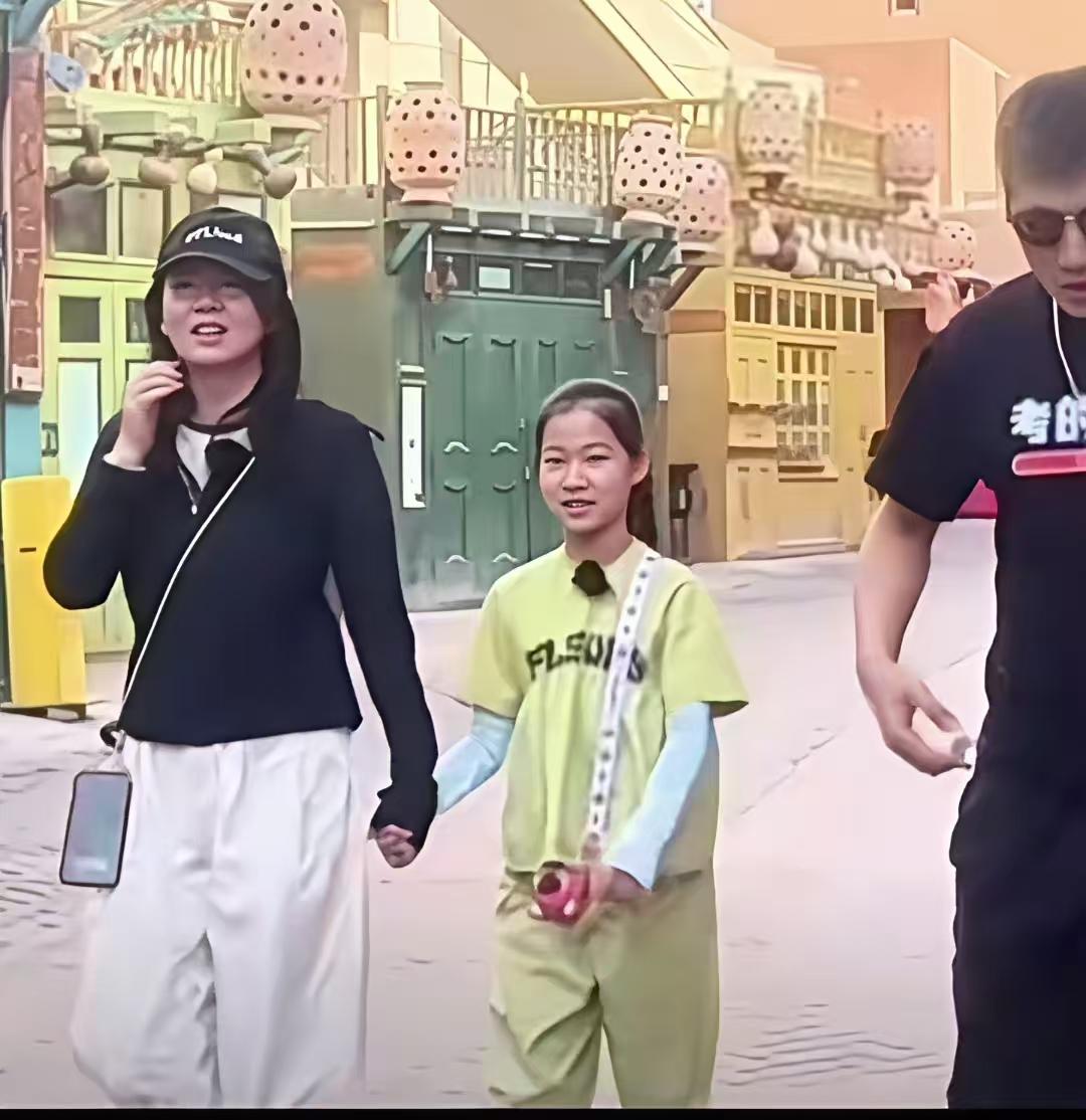 所有美好都成回忆。看照片的话，演唱会确实就是他媳妇儿啊，我时常对我老公说要注意身