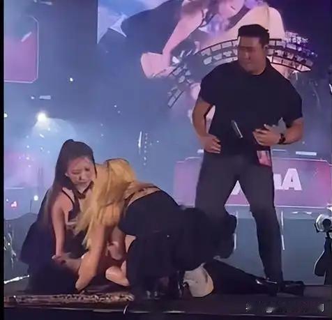 泫雅音乐节表演突发晕倒，健康警钟敲响

11月9日，韩国女星泫雅在澳门Water