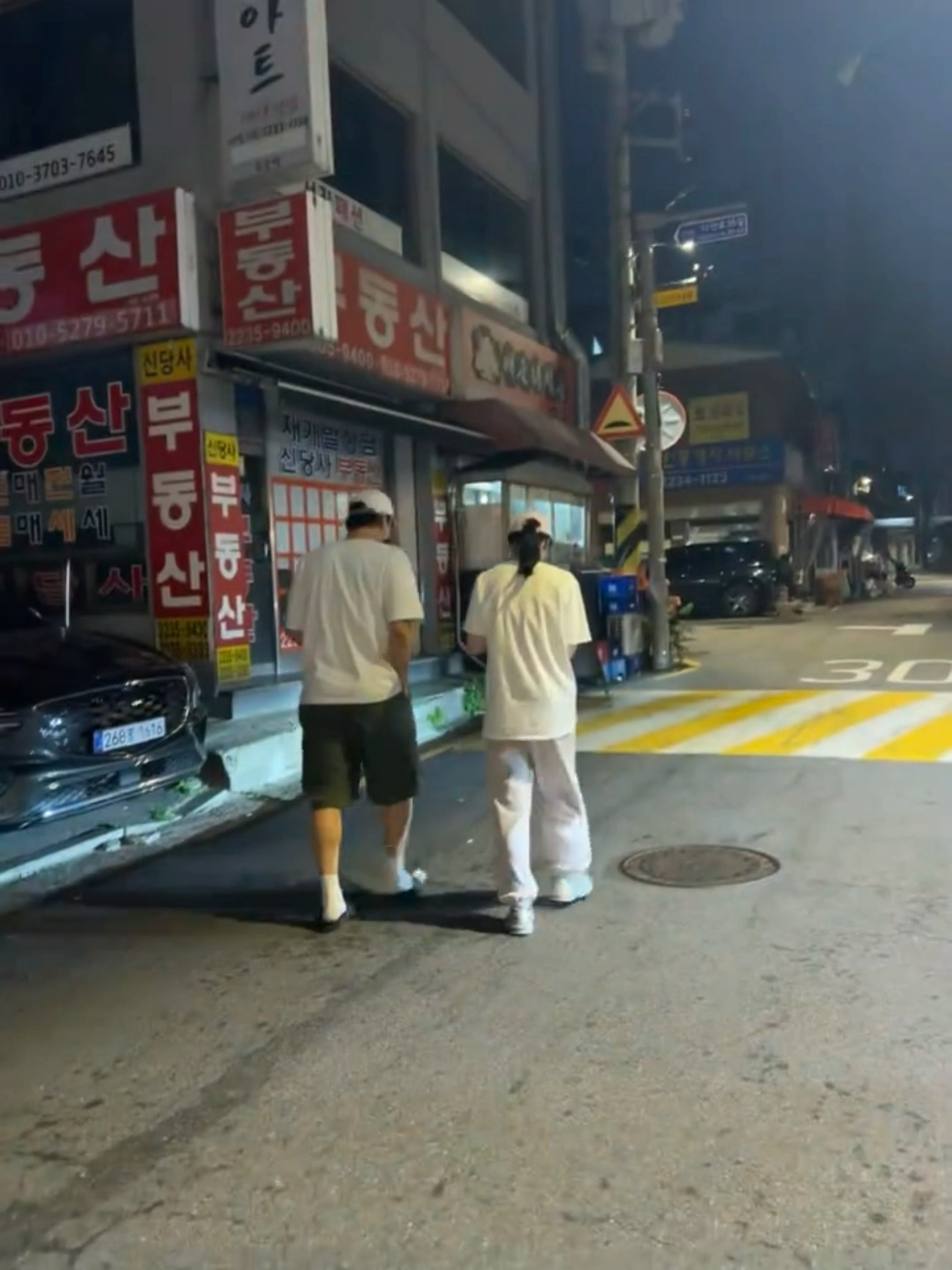 哇 有网友偶遇了李到睍林智妍约会诶！！！李到睍林智妍两人因黑暗荣耀结缘2023年