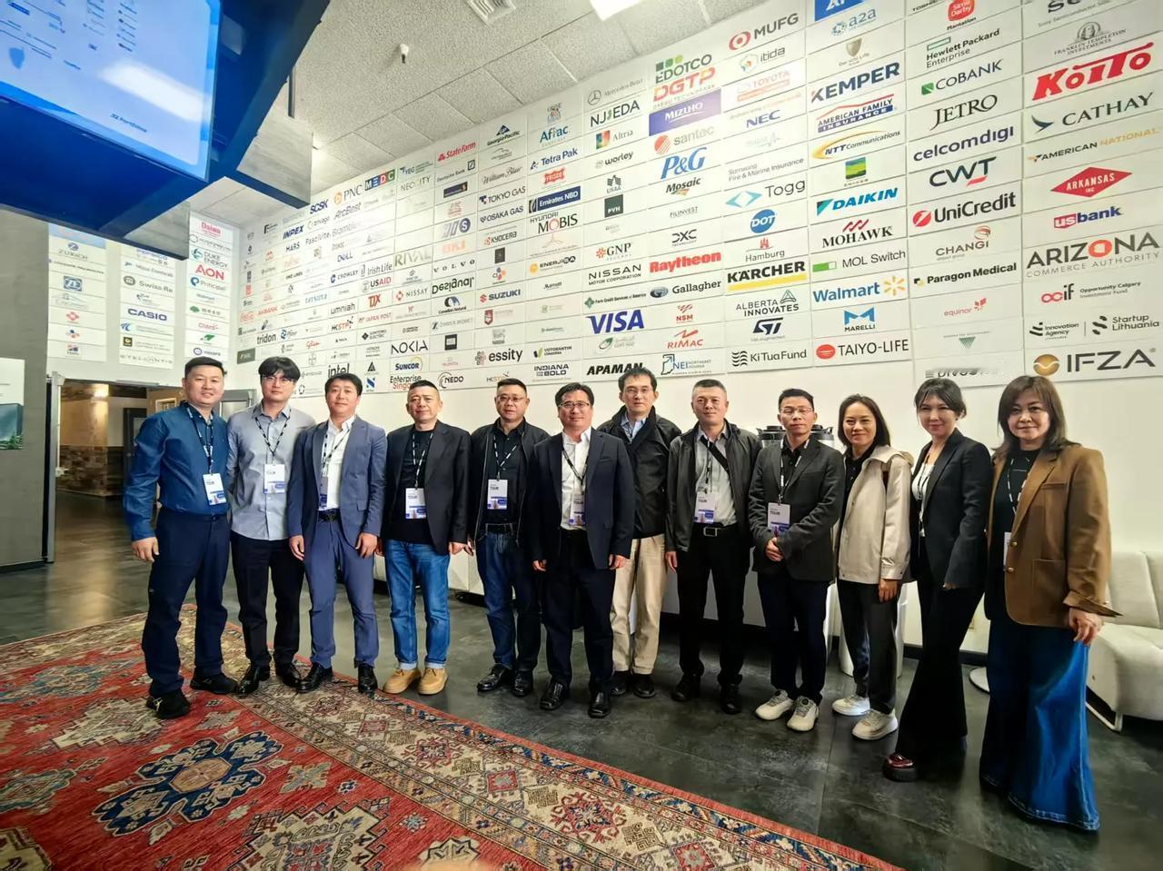杨德龙通过参与巴菲特股东大会、贵州茅台股东大会等方式对外输出价值投资理念，被市场