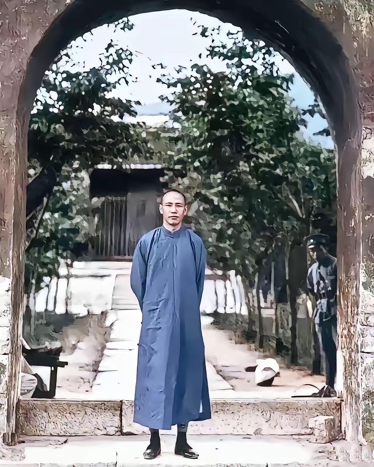 这个人是谁？问了100个大学生，大家都说没见过，太难认识了！