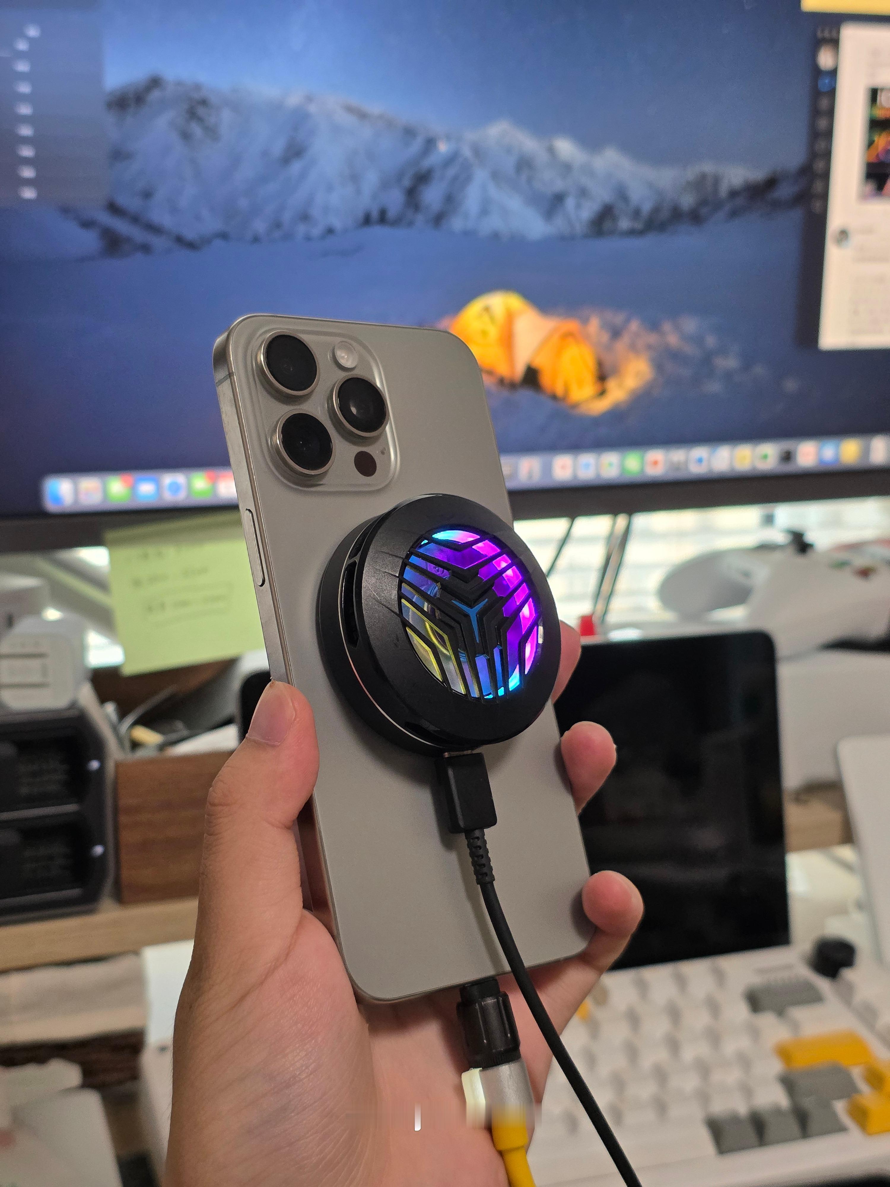 iOS26 丑更新完iOS26 后的几个月，就只能靠散热背夹苟活了，所以大家主力