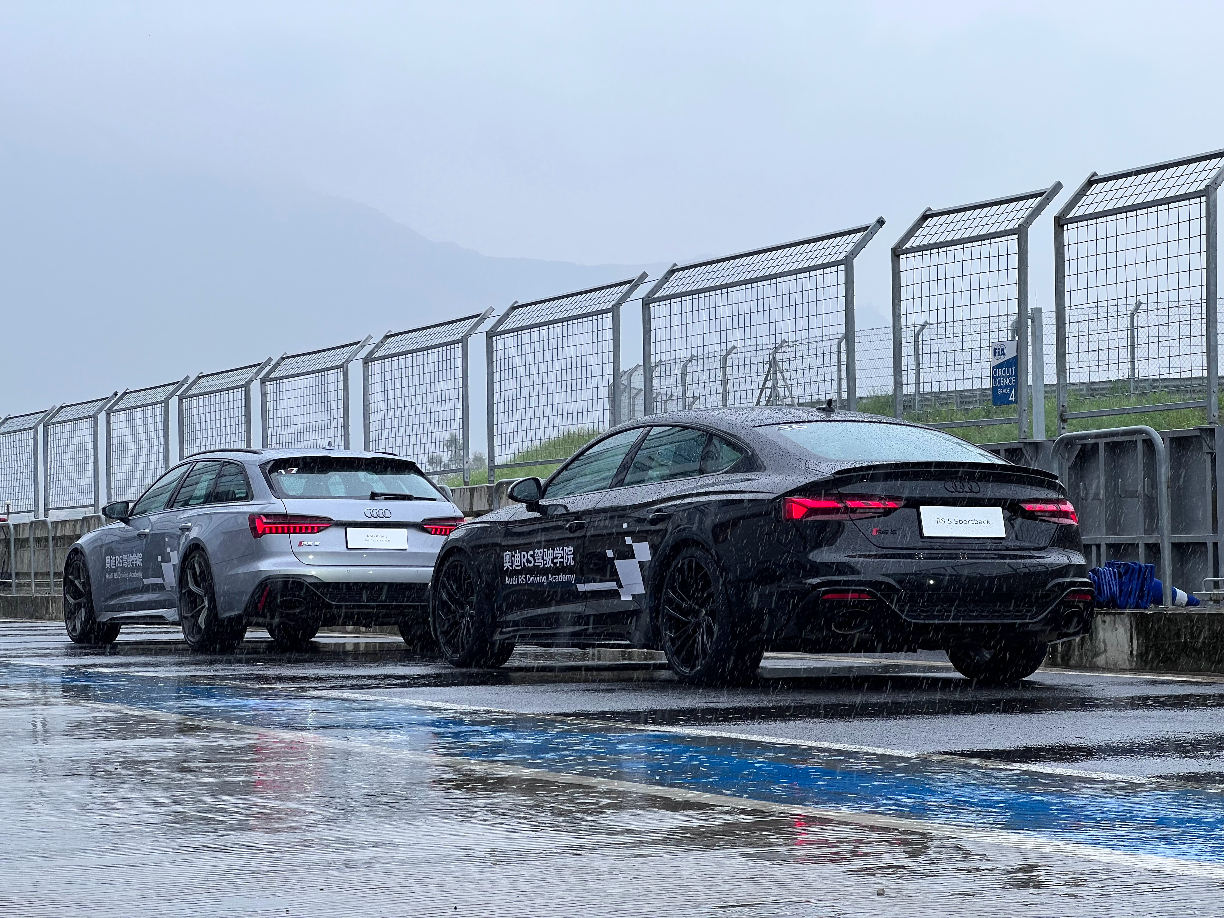 美好的造型和线条！RS 5 Coupe更浪，但Sportback才是造型的更完美