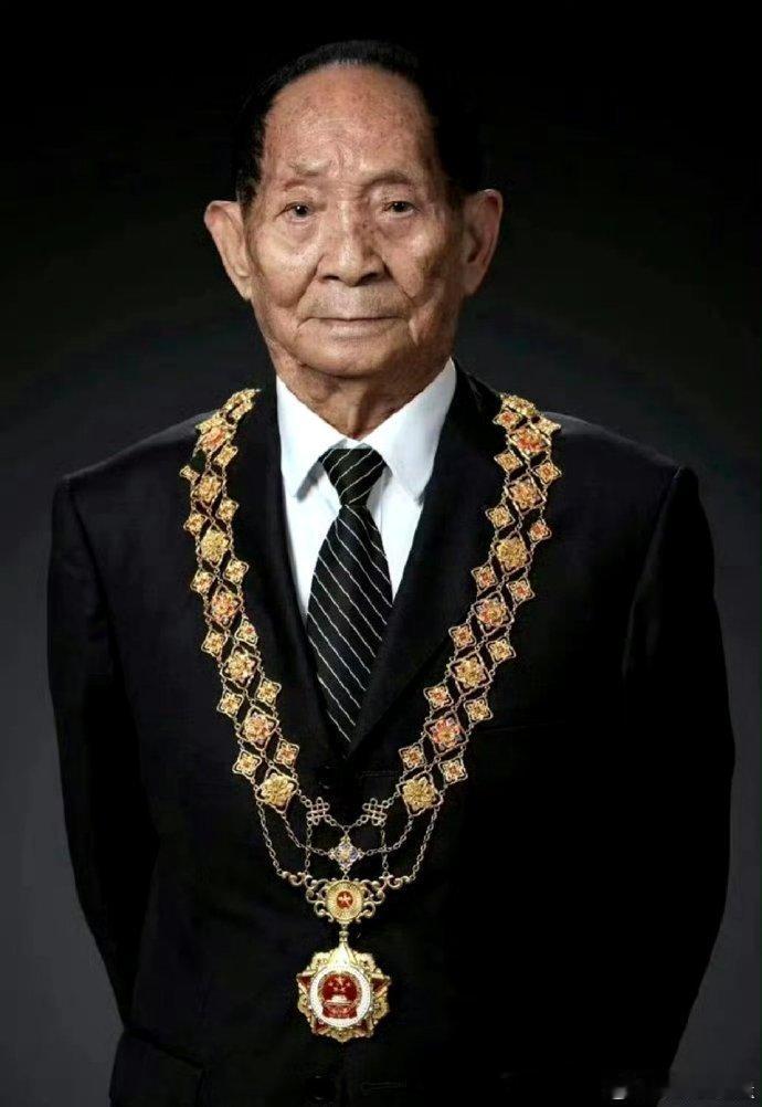 请为袁隆平爷爷停留一分钟，是他让我们不再挨饿！！ ​ ​​​