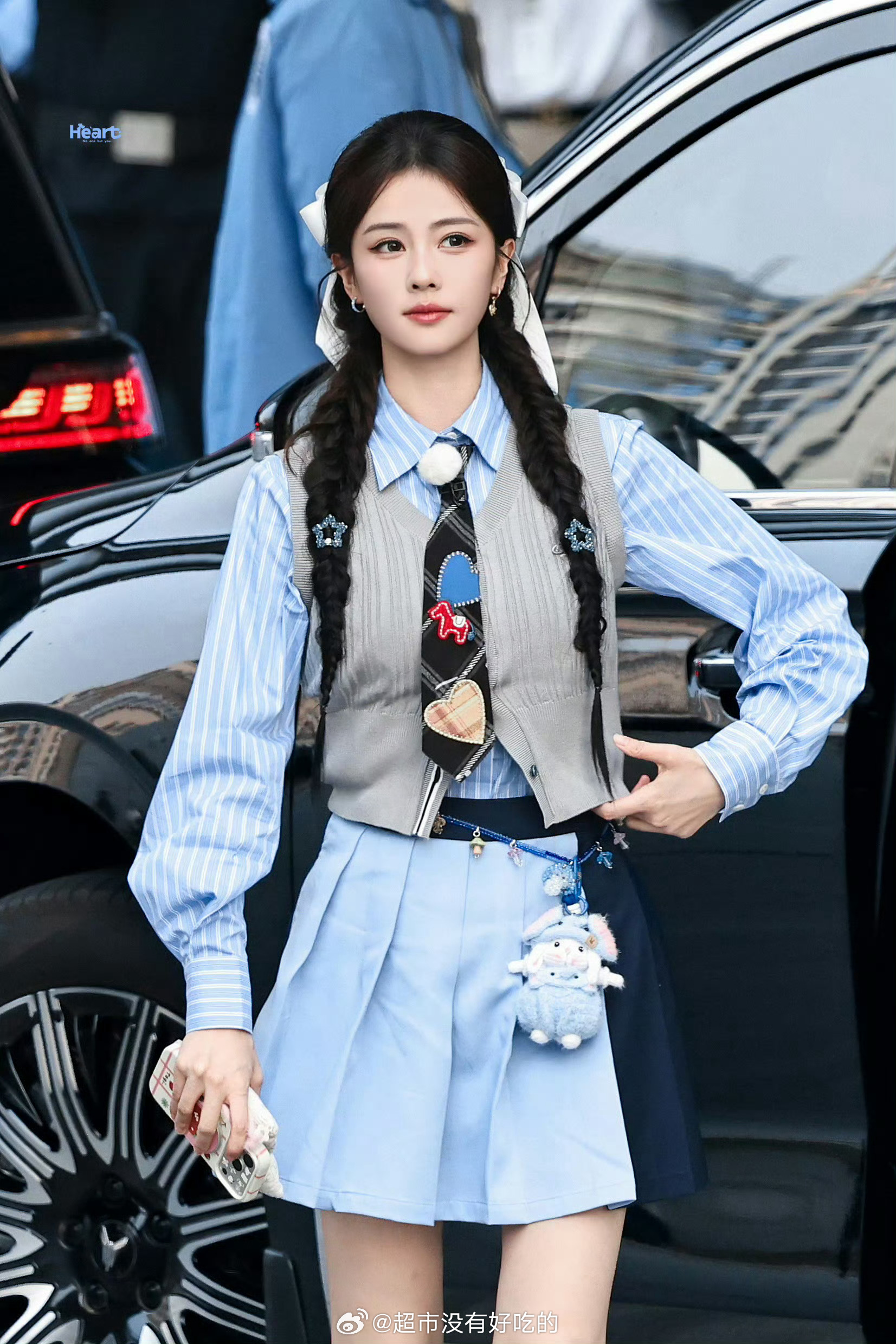 白鹿奔跑吧换装路透新皮肤好萌，小兔子警官太可爱了腰身还有小兔子挂件，活力菠萝白鹿