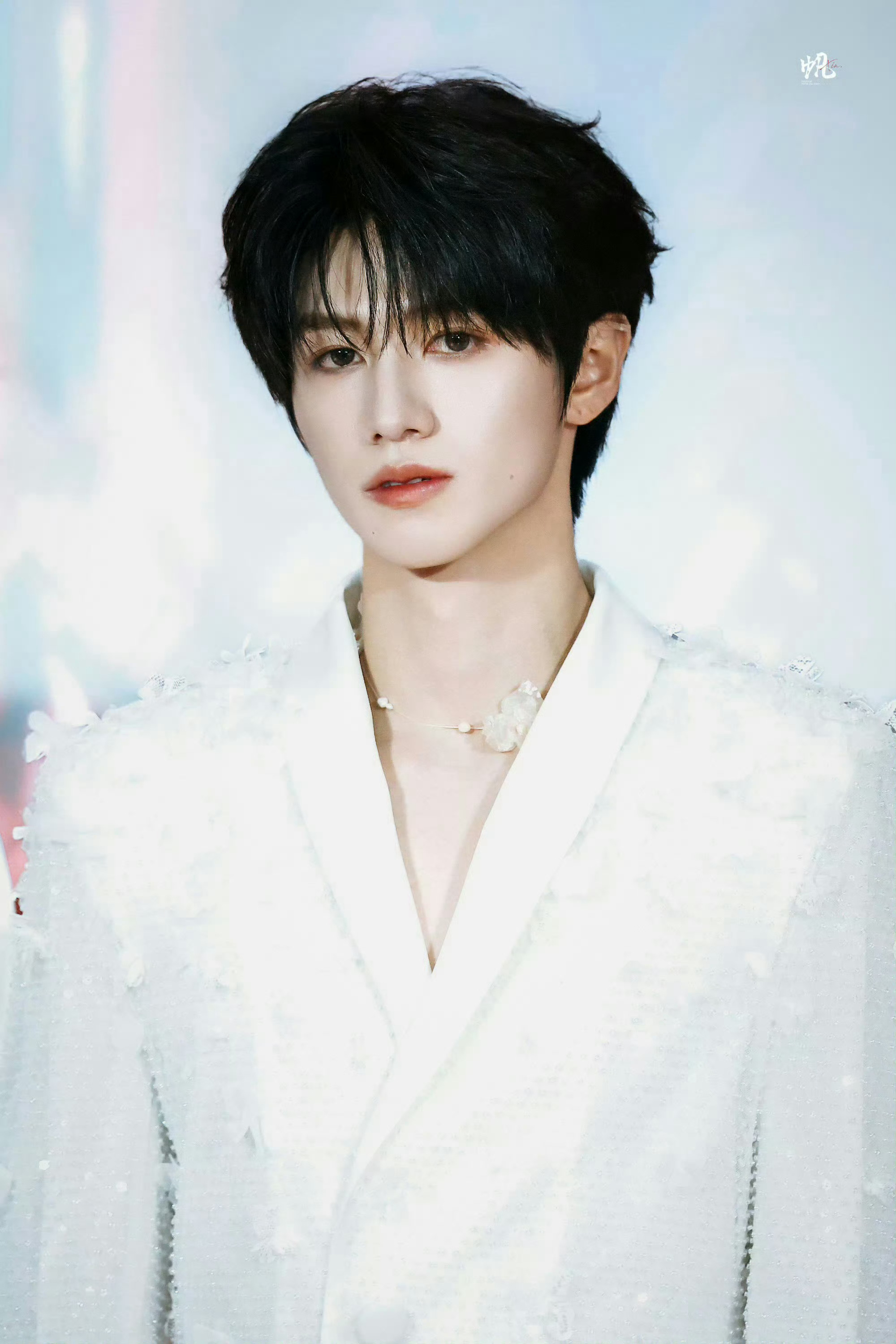 朱志鑫今日亮相蕾哈娜个人美妆品牌Fenty Beauty天津线下活动饭拍TOP天