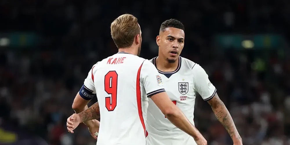 英格兰队在欧国联3-0战胜捷克队，罗杰斯赛后接受采访时盛赞梅开二度的凯恩，认为他