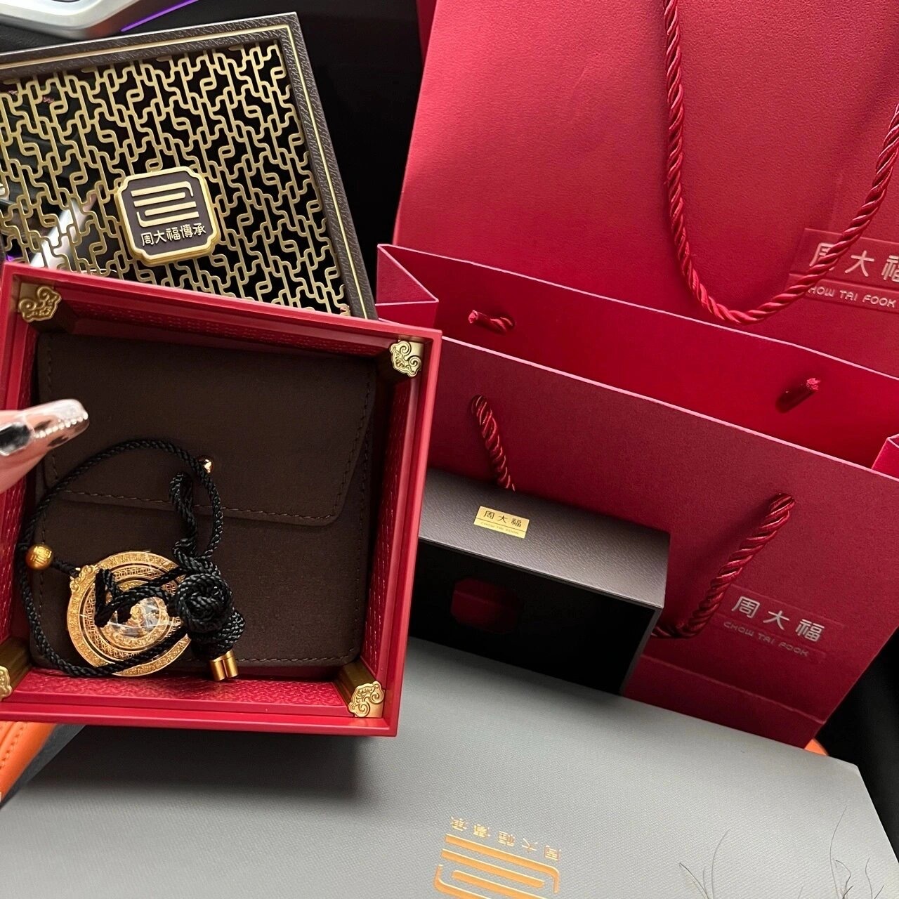 开心简短的文案1、求快乐时非快乐，得便宜处失便宜。2、快乐是能力，能力兴细微。只