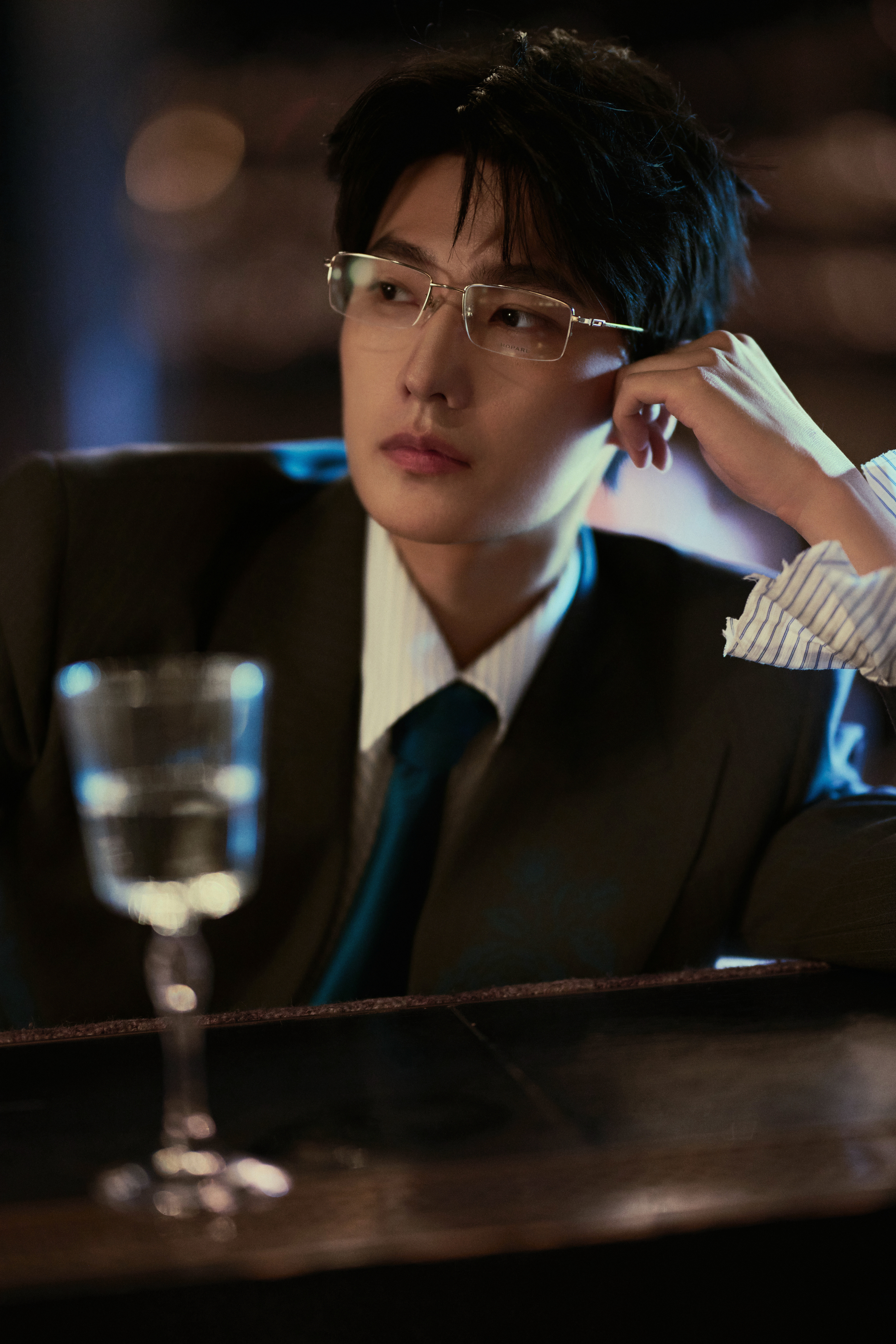 杨洋 🫧暗香漫过岁月缝隙，捕捉心跳的震颤，缓缓生香。化妆：