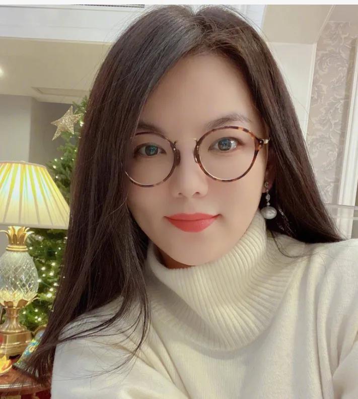 李湘，太让人意外了！

8月31日，李湘突然被冲上热搜，不是因为炫富的行为，也无