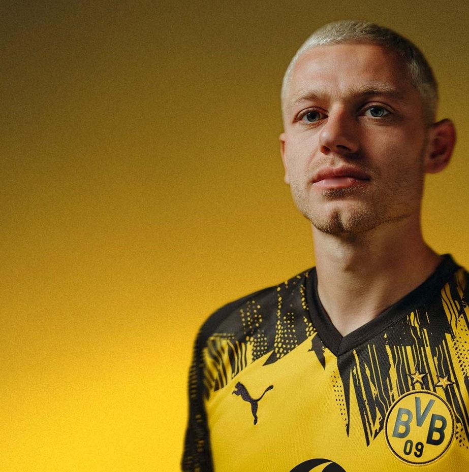 世体：巴塞罗那正在考虑引进瑞尔森担任右后卫，因为他具备进攻能力和多面性。 他的合