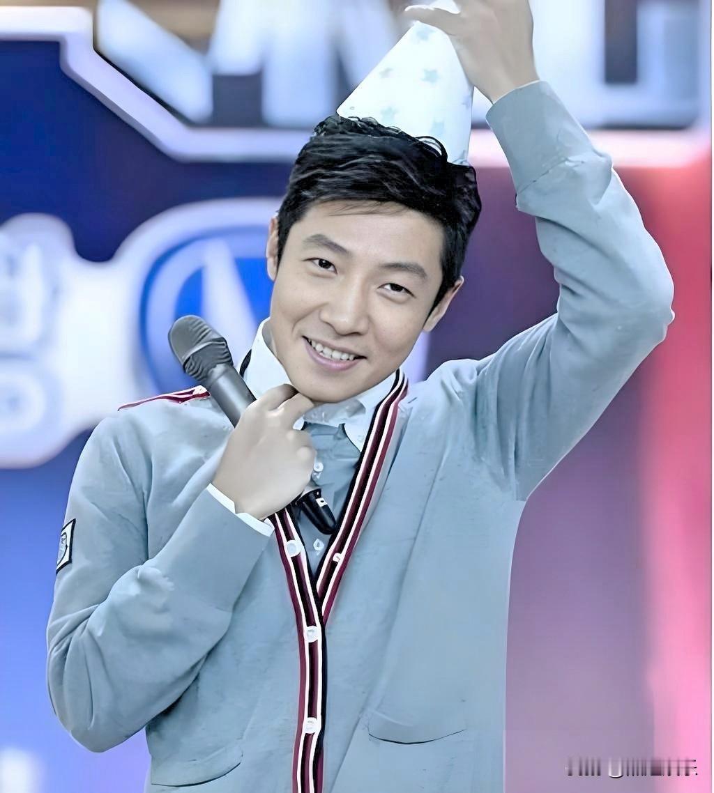 要说最喜欢的央视主持人，我首推撒贝宁。这大哥简直就是宝藏，主持风格幽默风趣，能把