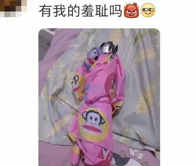 雨伞下的羞耻，我可太懂了。有次下雨，我和不太熟的同事共撑一把伞。那伞本来就小，我