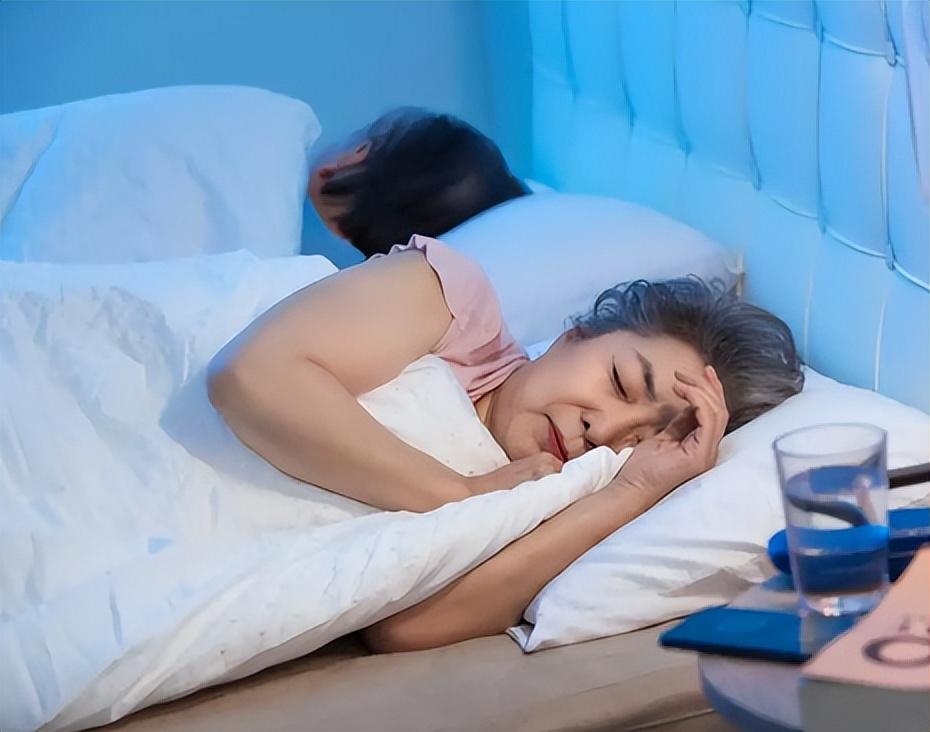 心脏有没有病睡觉就知道？心脏不好的人，晚上睡觉一般有4异常

睡眠其实是观察心脏