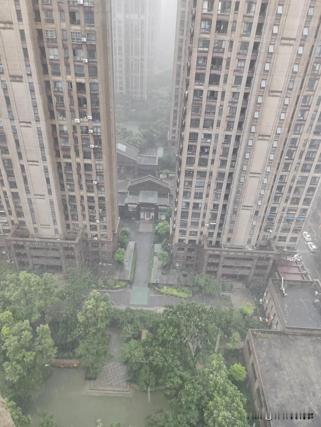 阿塞拜疆还是行动了，俄罗斯出兵4.5万人？

意料之中，高加索成了下一个战场，俄