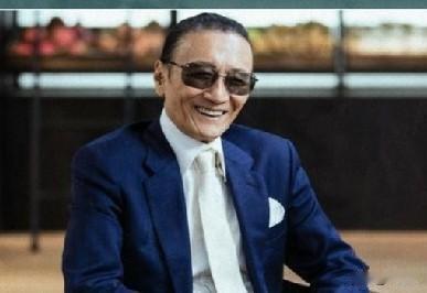 谢霆锋的父亲谢贤去世，
人称“四哥”，
被誉为香港影视圈的“活化石”。
在谢贤的