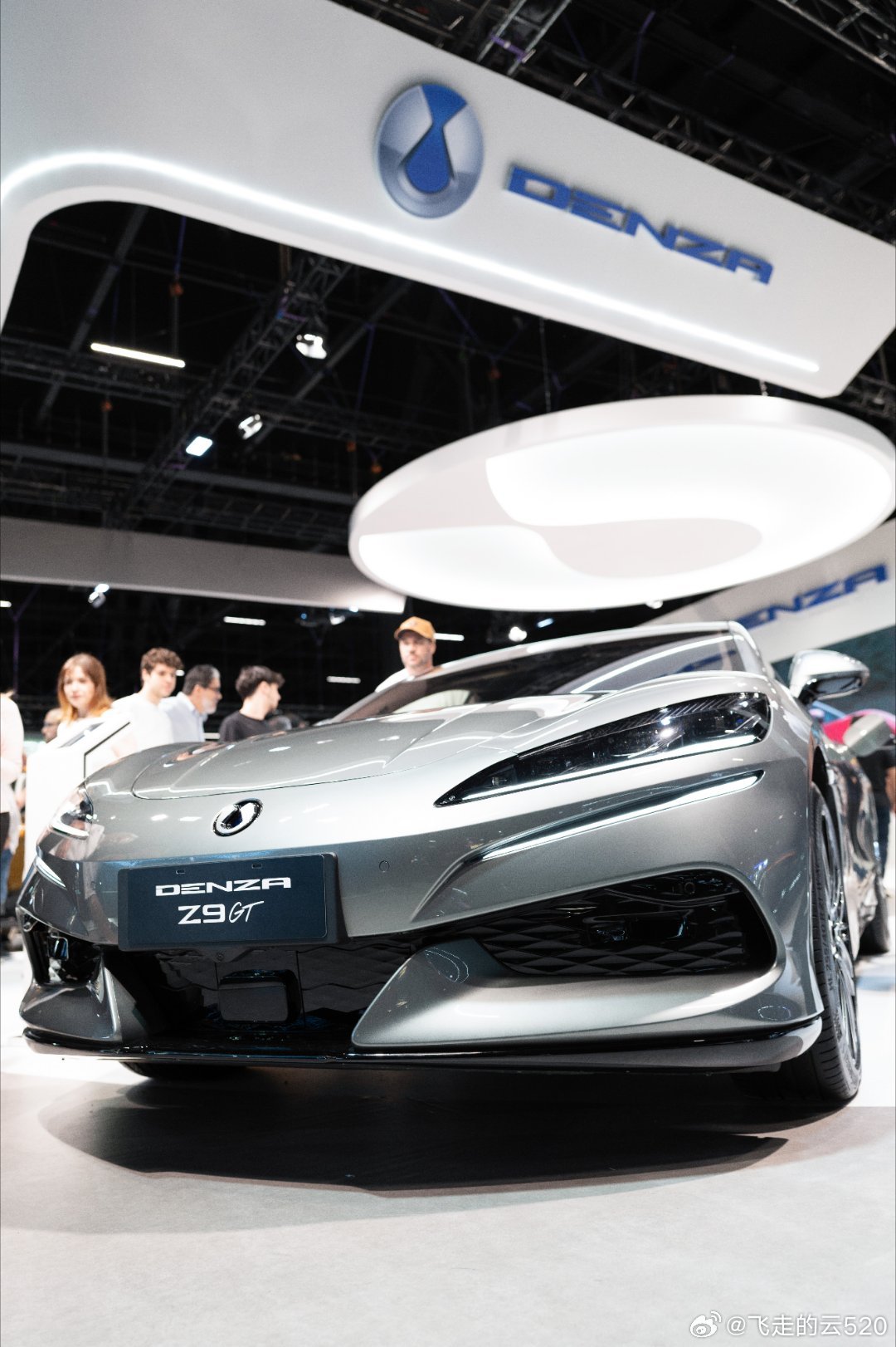 前几天腾势在巴西的圣保罗车展上宣布进入巴西市场，巴西的前法拉利F1车手菲利普·马