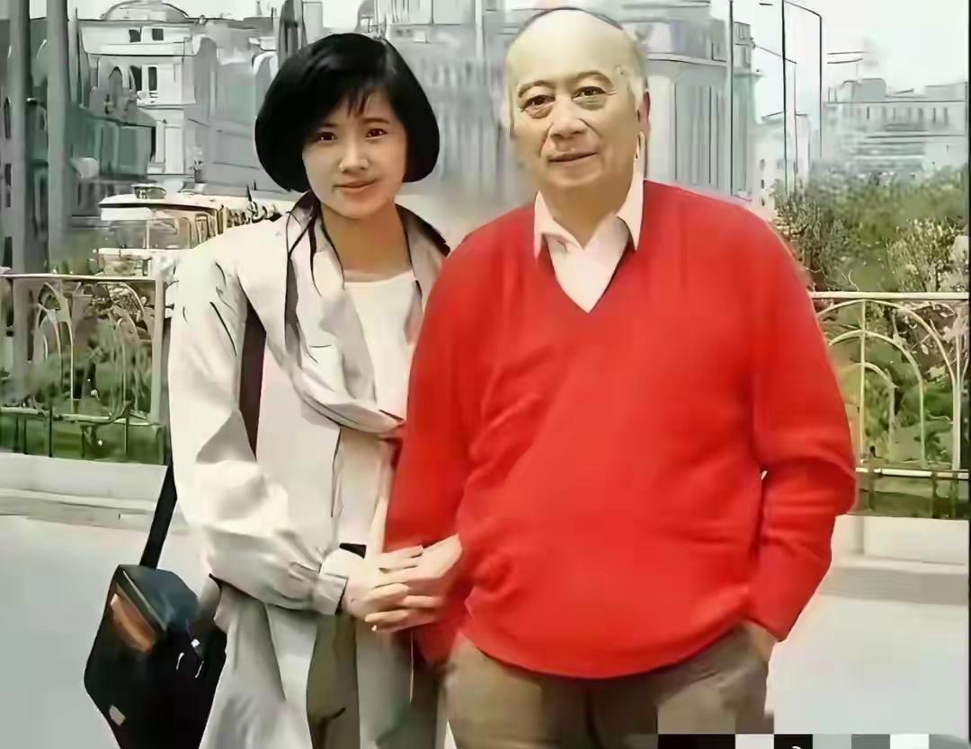 孙道临与女儿同框照
他的闺女长的实在是太美了，太漂亮了，太有气质了
他们两个人站