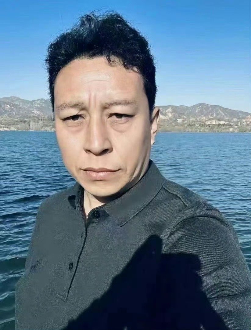 某天，我也是你轻描淡写的一页 ​​​