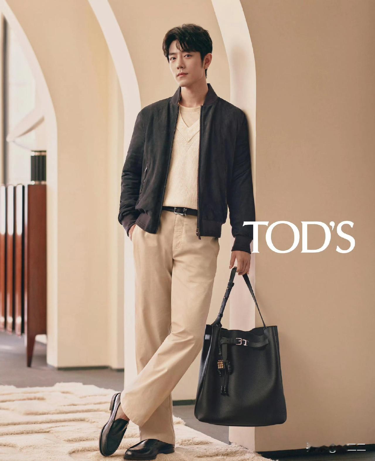 今天刷到很多肖战在安徽拍戏的视频，我想说的是大家专注他的作品吧，不要去围堵他了。