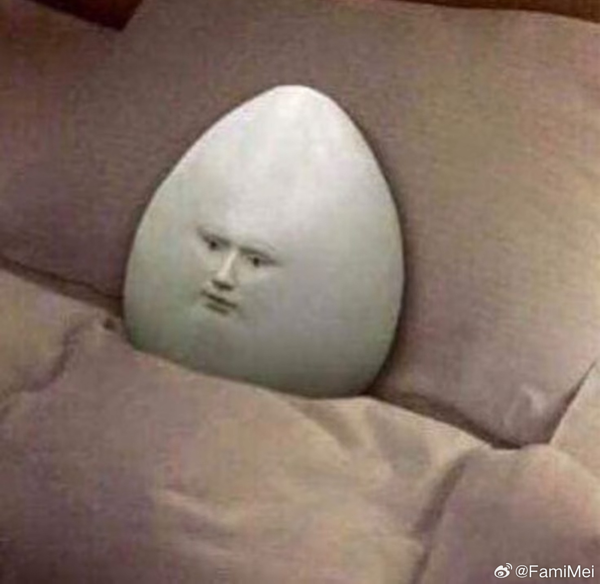昨天回娘家，我妈一直在追剧，到晚上十一点了还不睡，我催了她好几回才听话去睡觉，早