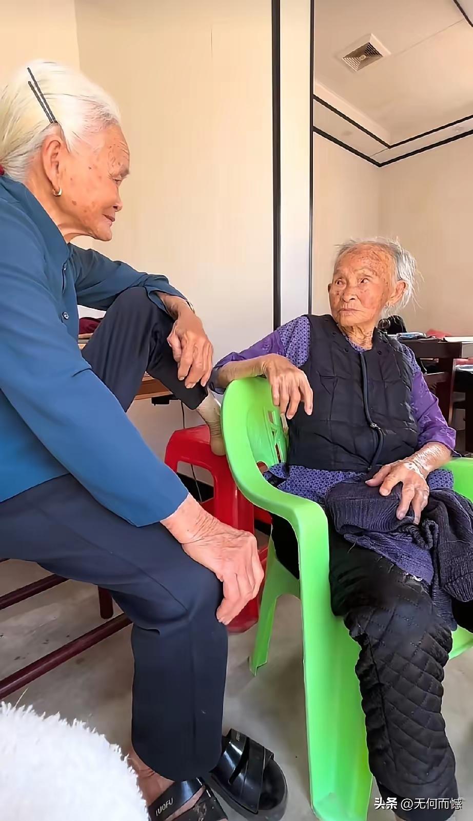 够吉尼斯了吧？
91岁的女儿和113岁的妈妈在唠嗑，堪称世界一大奇迹吧！你觉得呢