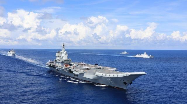 美国军舰刚经过台湾海峡，没想到解放军突然证实了一个大消息，这引起外媒格外的关注！