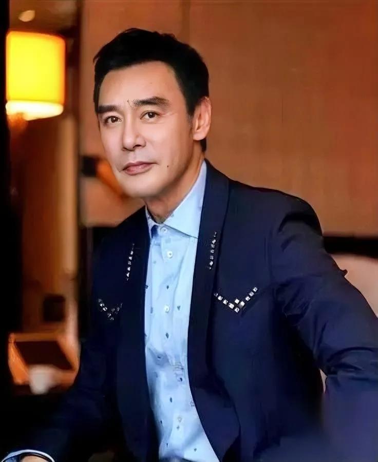 钟镇涛最痛的回忆！

妻子竟用他的车送情人

当年钟镇涛多风光？温拿主唱、影视小