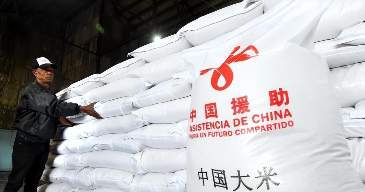 最近，又有运粮船只运抵古巴哈瓦那港码头，这次船载的是1.5万吨大米，这也是今年第
