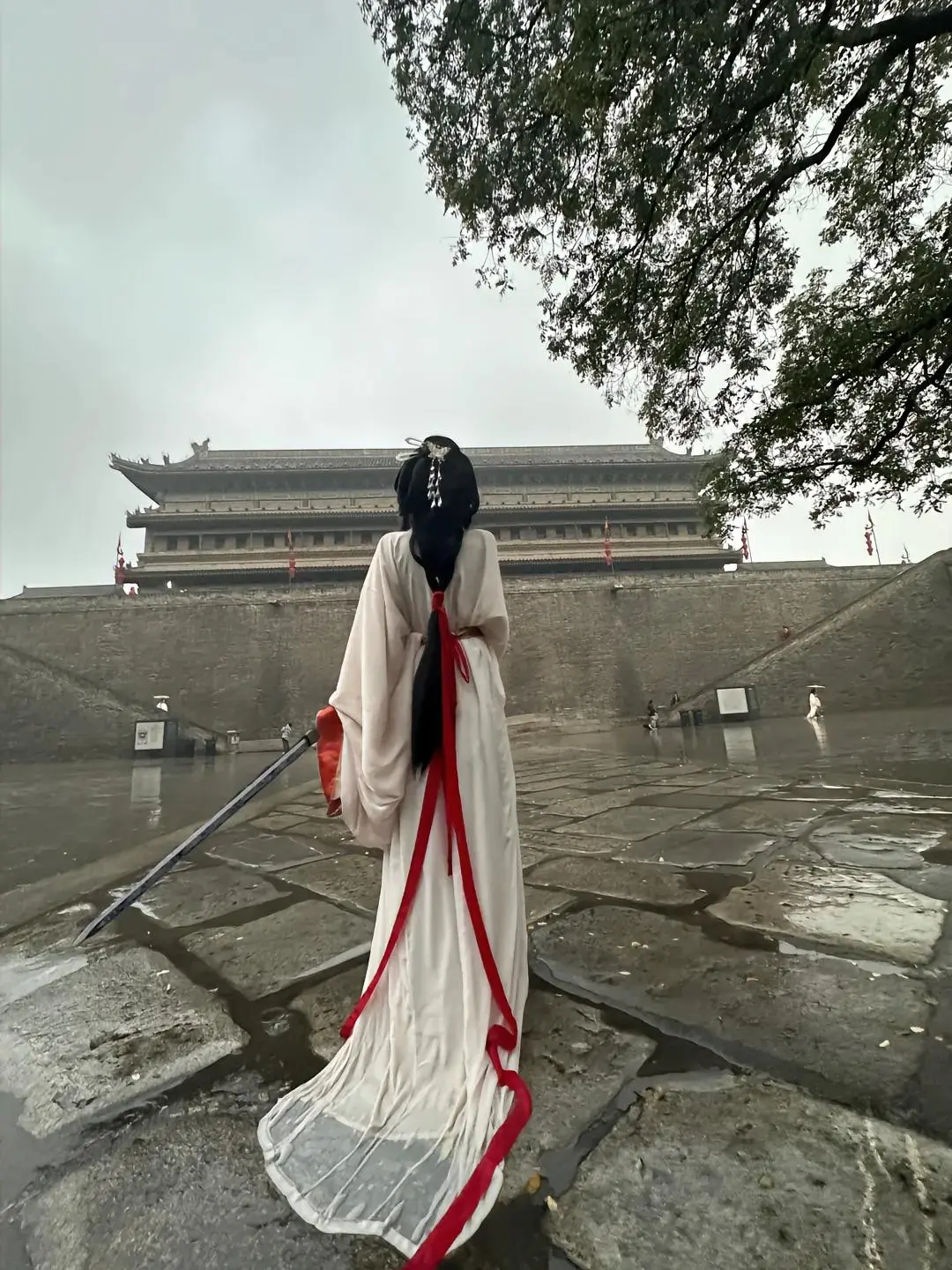 薄情的女人风生水起 深情的女人一事无成.