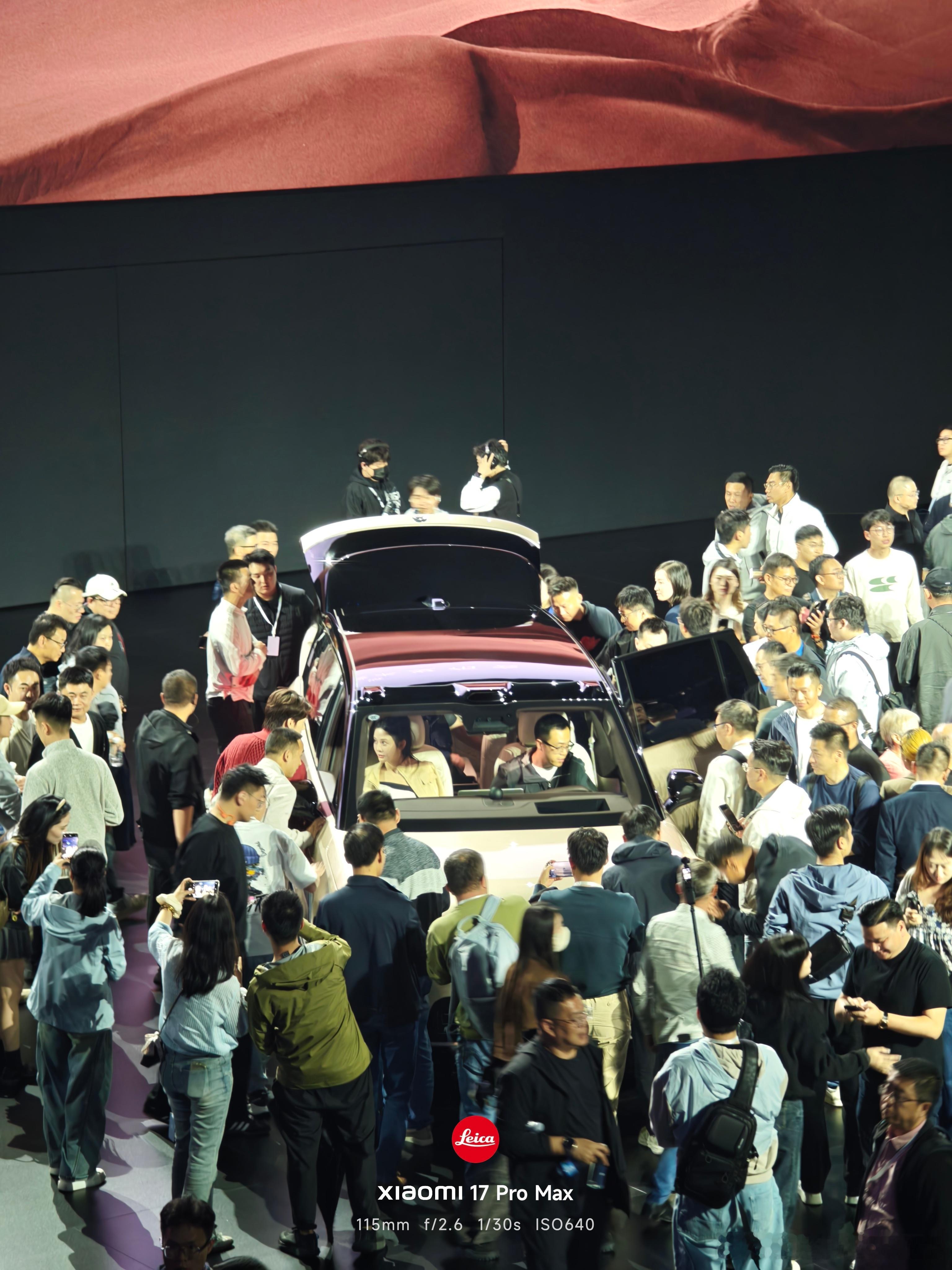 原创真的太重要了！致敬原创！发布会结束，碰上大雨，坐上的Nomi了，咔咔滴！蔚来