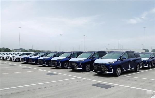 别克全新GL8陆尊PHEV已从上汽通用汽车金桥工厂发运，首批车辆将交付给车主。订