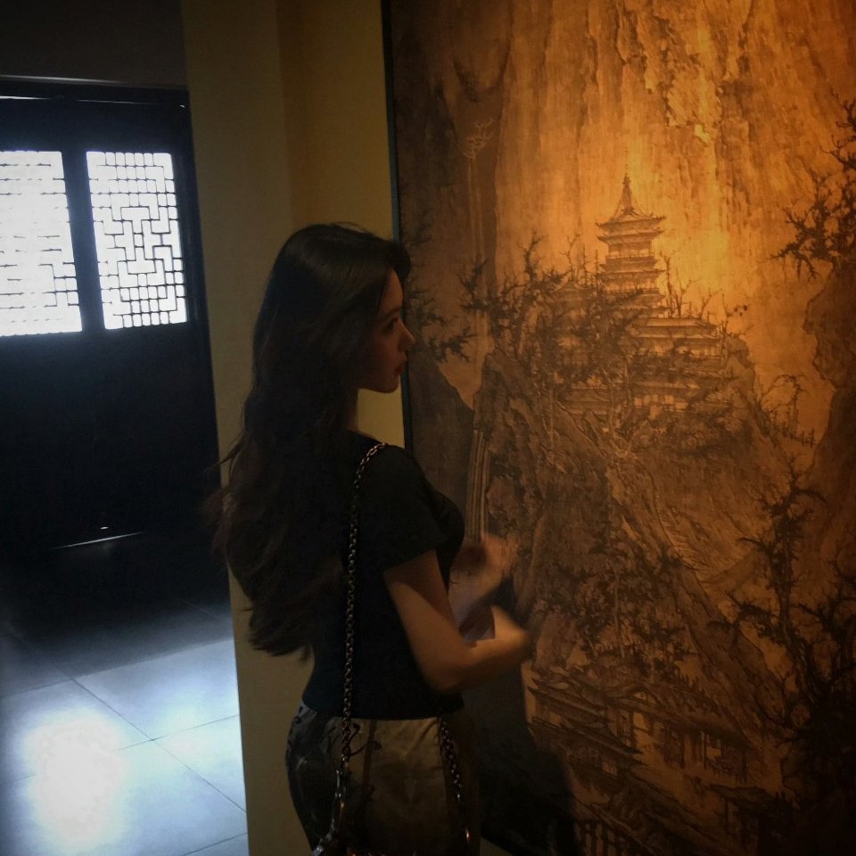 思慕社字母 “以前凡事都想要一个答案，后来才逐渐明白，沉默和疏离本身就是答案。成