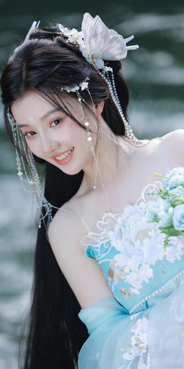 这下轮到王鹤润刀任嘉伦了 前有辛湄报仇捅刀，今有爱人含恨相向，佳偶天成的虐感来得