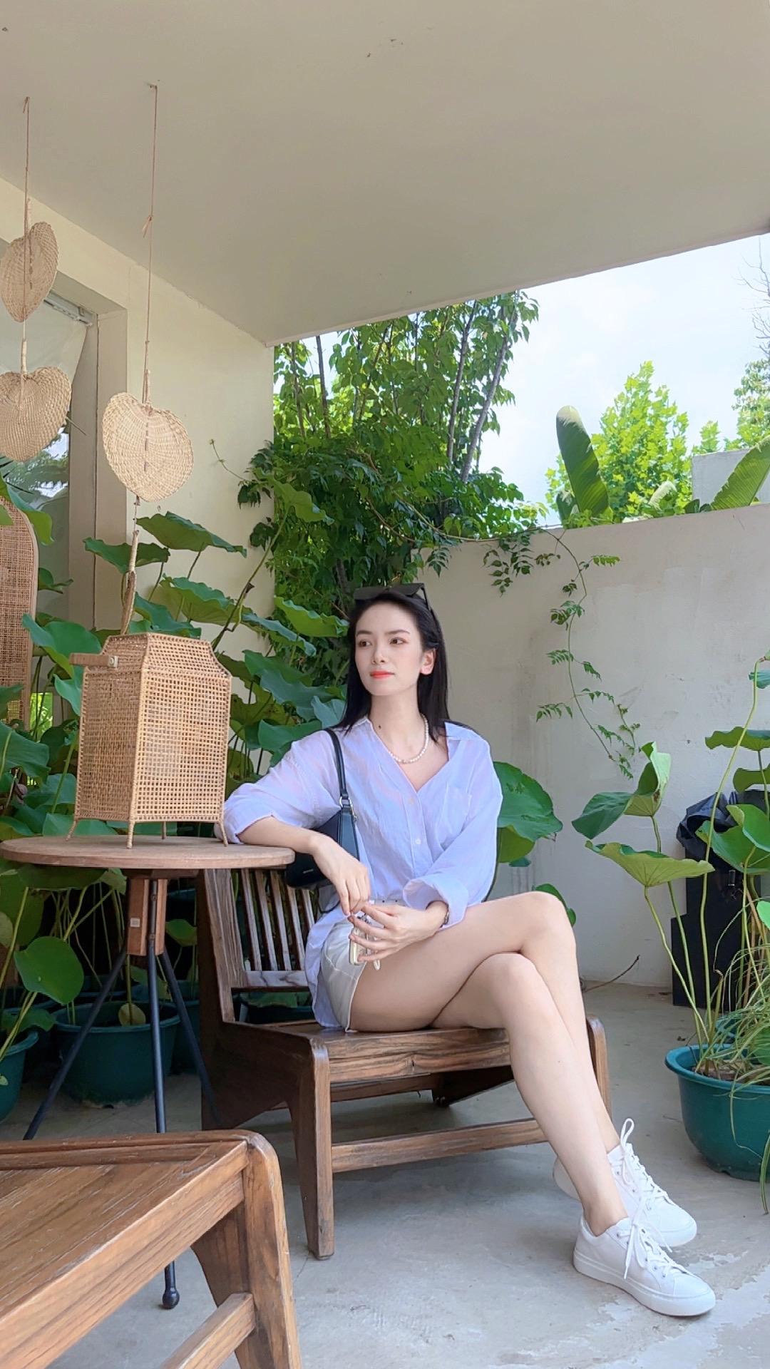 “靠时间忘记的人是经不起见面的”