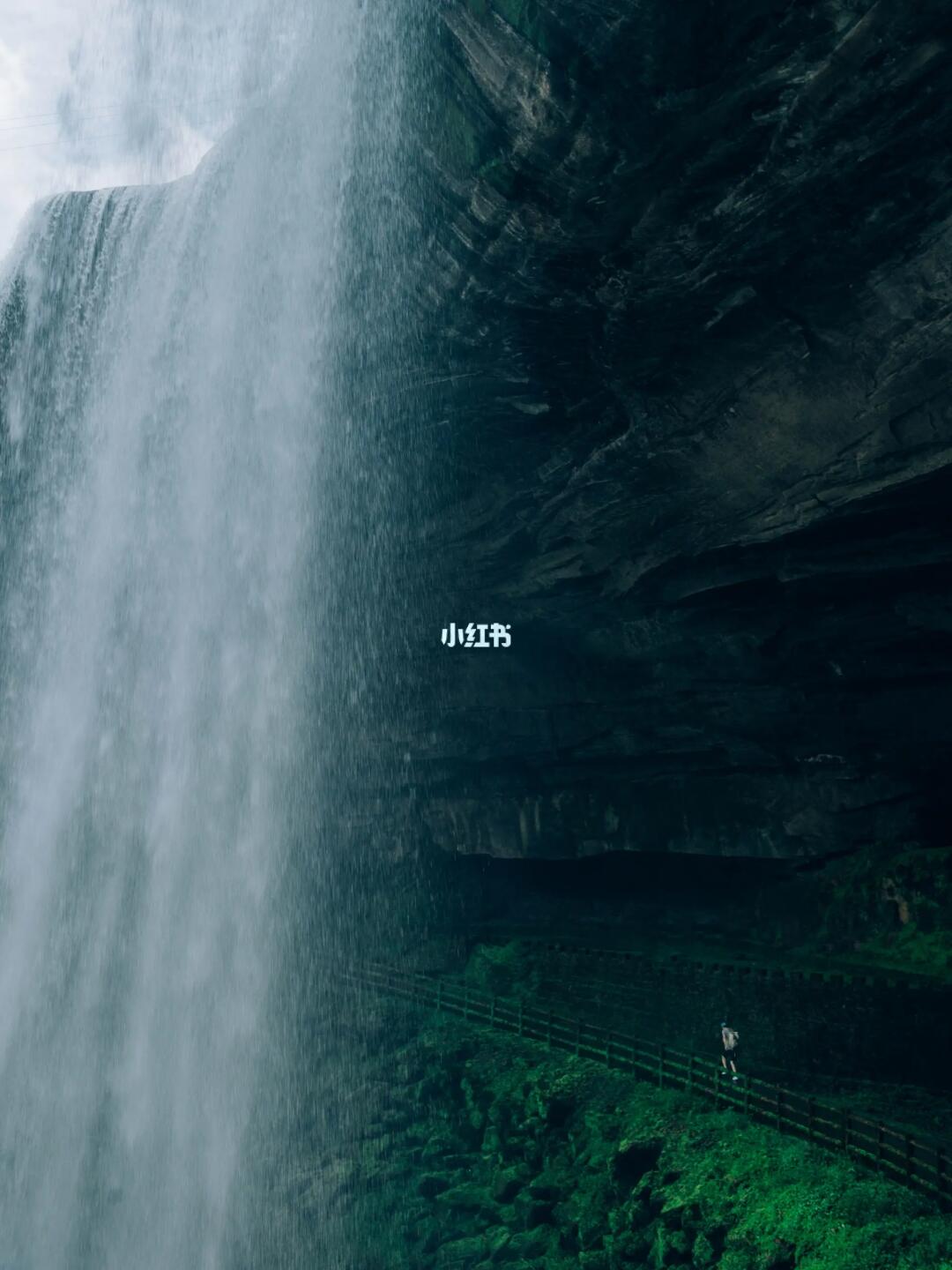 千呼万唤的隐秘大瀑布，鬼魅又壮观！